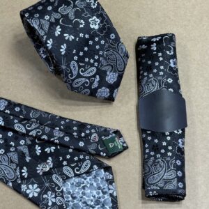 Black & White Detailed Paisley Tie & Handkerchief | 8 cm